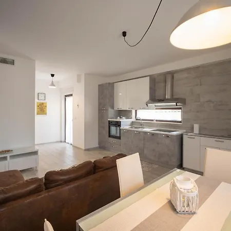 شقة Wepuglia - Sunflower House